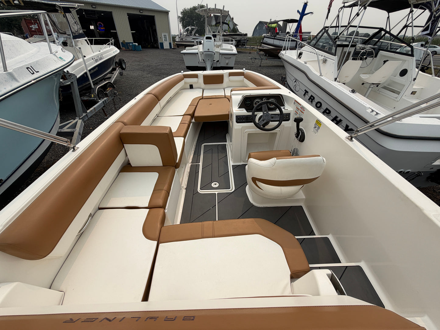 2019 Bayliner DX2000