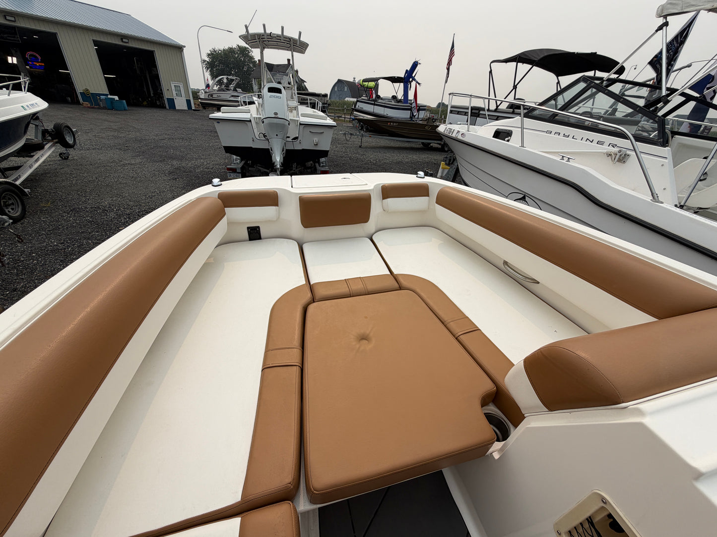 2019 Bayliner DX2000